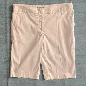 Jones New York Stretch White Bermudas.  Size 8. 2 front & 2 back pockets.